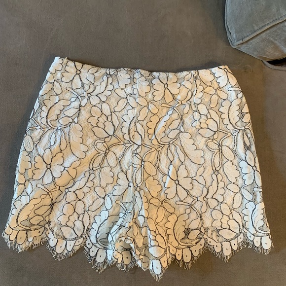 Zara White Lace Shorts - Picture 2 of 3